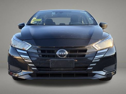 Used 2023 Nissan Versa SV image 9