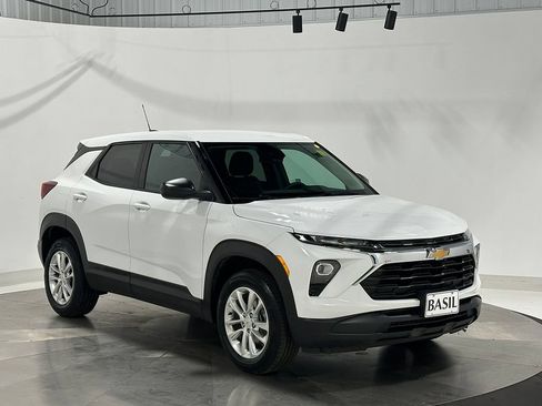 Used 2025 Chevrolet TrailBlazer LS w/ LS Convenience Package AWD/4WD image 36