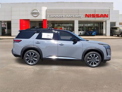 New 2026 Nissan Pathfinder Platinum FWD image 2