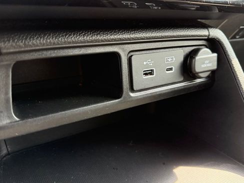 Used 2023 Honda Pilot Sport image 6