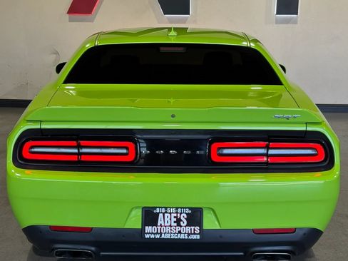 Used 2015 Dodge Challenger SRT w/ Technology Group RWD image 5