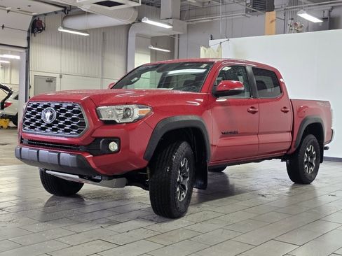 Certified 2023 Toyota Tacoma TRD Off-Road AWD/4WD image 11