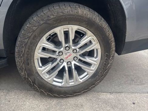 Used 2022 GMC Yukon SLT w/ SLT Luxury Package image 16