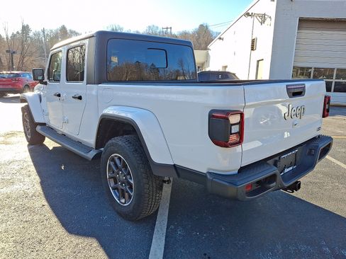 Used 2022 Jeep Gladiator Overland w/ Popular Equipment Package image 4