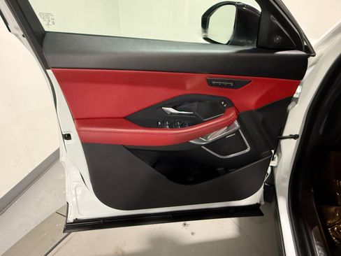 Used 2019 Jaguar E-PACE R-Dynamic SE image 27