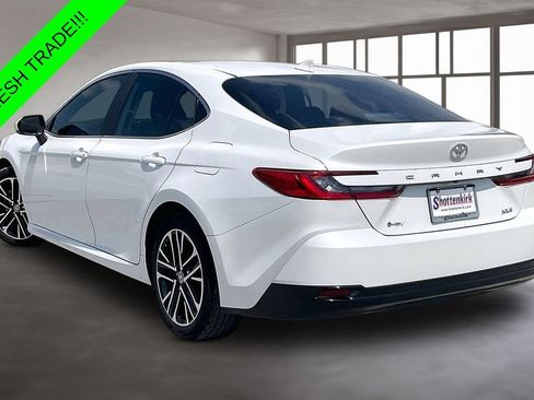 Used 2025 Toyota Camry XLE FWD image 4