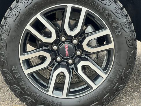Used 2022 GMC Sierra 1500 AT4 w/ AT4 Preferred Package AWD/4WD image 7