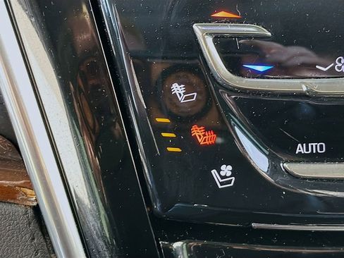 Used 2018 Cadillac Escalade Premium Luxury image 43