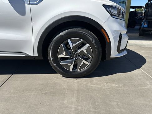 Used 2023 Kia Sorento EX w/ Panoramic Sunroof Package image 8