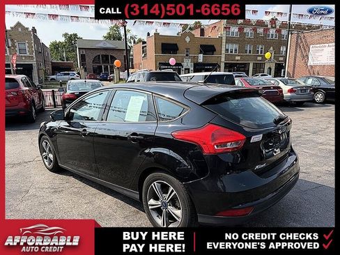 Used 2016 Ford Focus SE FWD image 3