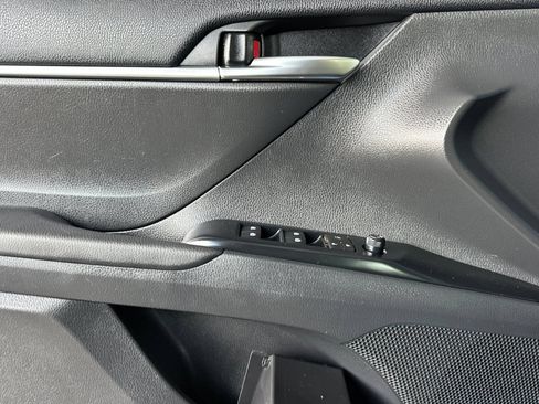 Used 2018 Toyota Camry SE FWD image 11