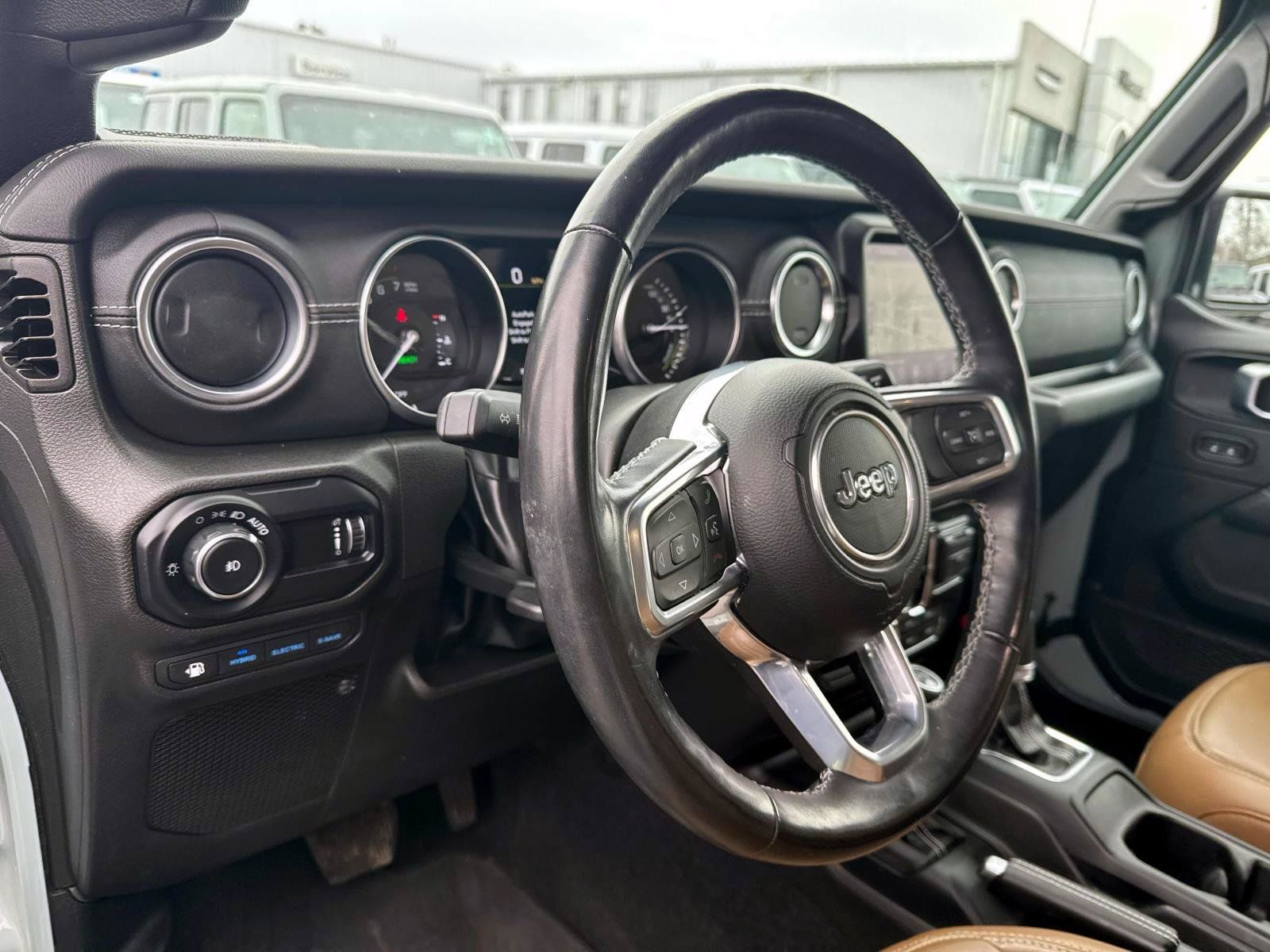 Used 2023 Jeep Wrangler Unlimited Sahara w/ Cold Weather Group AWD/4WD image 10