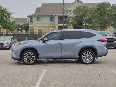 Used 2023 Toyota Highlander Platinum FWD image 8