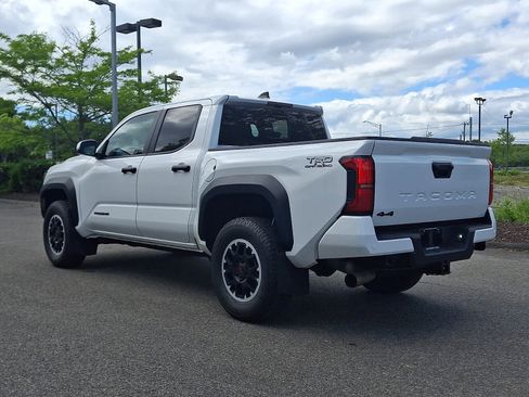 Certified 2024 Toyota Tacoma TRD Off-Road w/ TRD Off Road Upgrade Package AWD/4WD image 7