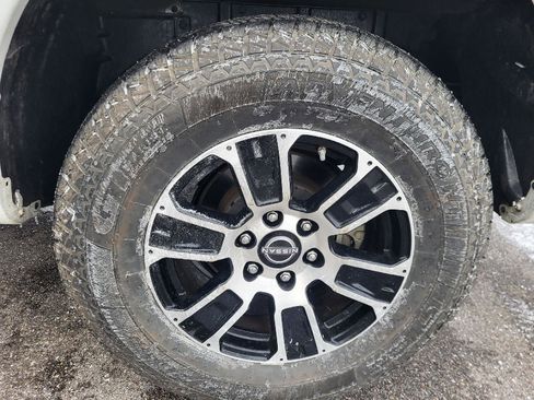 Used 2023 Nissan Titan SV image 16