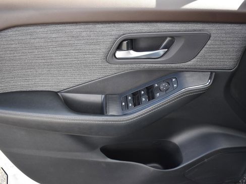 Used 2023 Nissan Rogue SV image 22