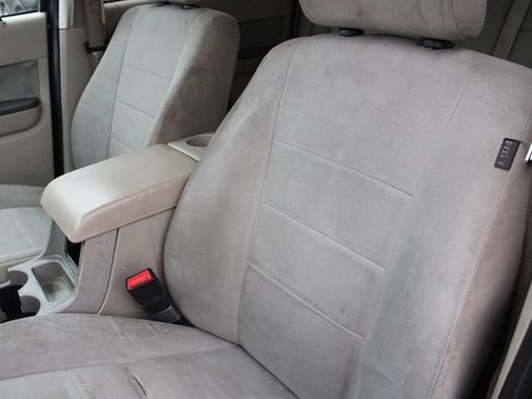 Used 2010 Ford Escape XLT AWD/4WD image 4