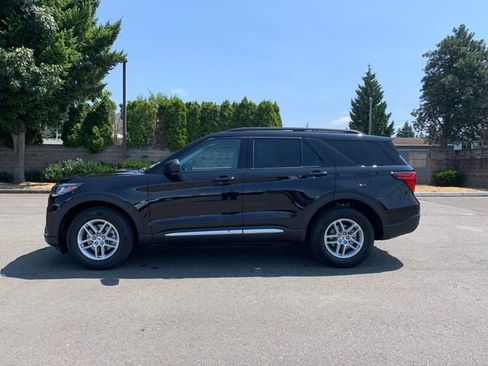 New 2025 Ford Explorer Active image 2