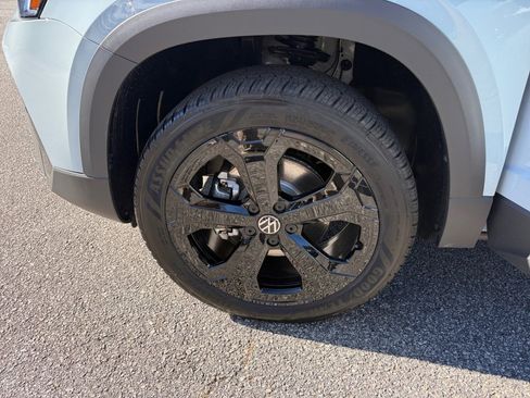 New 2026 Volkswagen Taos SE image 27