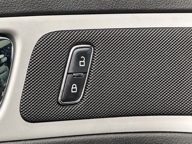 Used 2014 Ford Explorer XLT w/ Equipment Group 202A AWD/4WD image 35