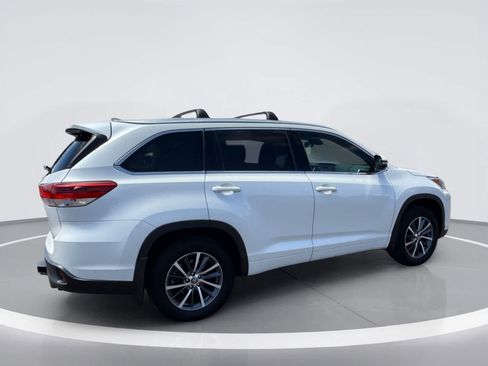 Used 2017 Toyota Highlander XLE AWD/4WD image 5