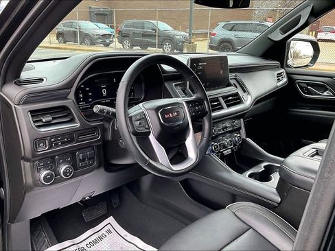 Used 2023 GMC Yukon XL SLT w/ SLT Premium Package image 13