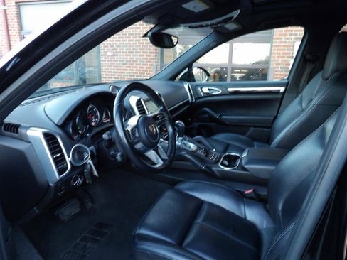 Used 2016 Porsche Cayenne image 28