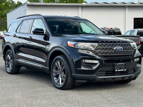 Used 2023 Ford Explorer XLT w/ Equipment Group 202A AWD/4WD image 1