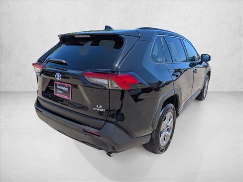 Certified 2024 Toyota RAV4 LE AWD/4WD image 5