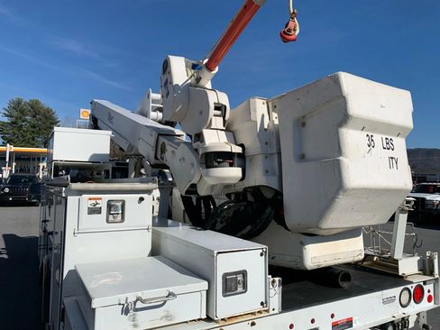 Used 2016 Ford F550 XL 165 W.B. 2D image 33