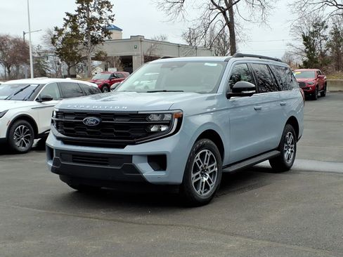 New 2026 Ford Expedition Active image 3