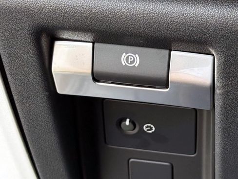 New 2026 Land Rover Defender 130 X-Dynamic SE AWD/4WD image 31