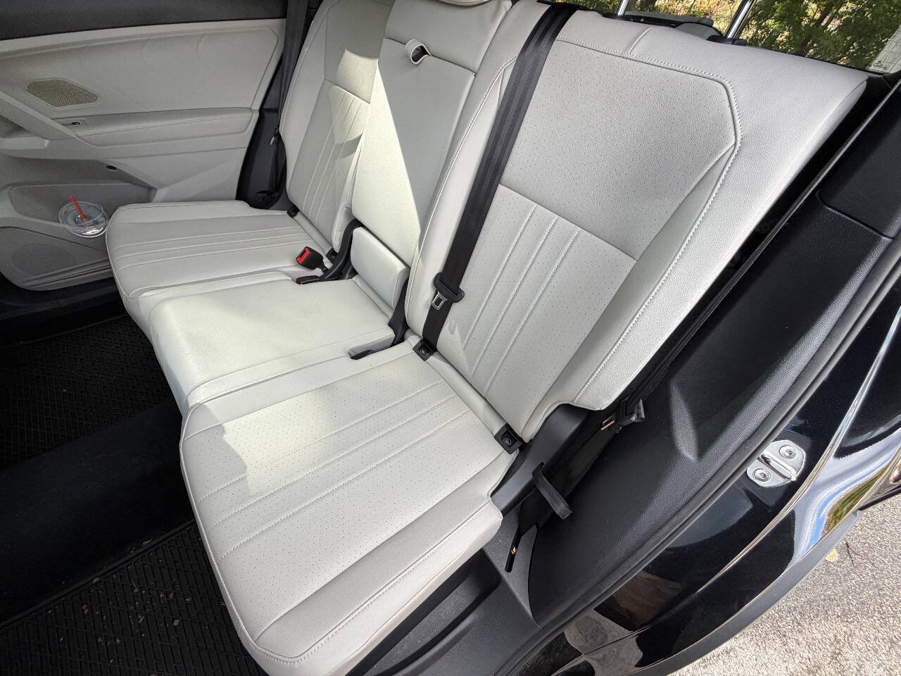 Used 2022 Volkswagen Tiguan SE R-Line AWD/4WD image 9