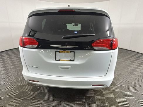 Used 2023 Chrysler Voyager LX FWD image 4