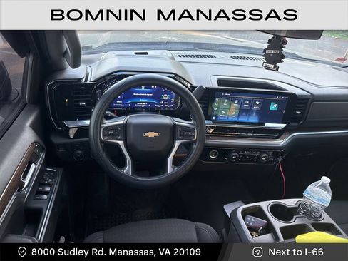 Used 2022 Chevrolet Silverado 1500 LT AWD/4WD image 3