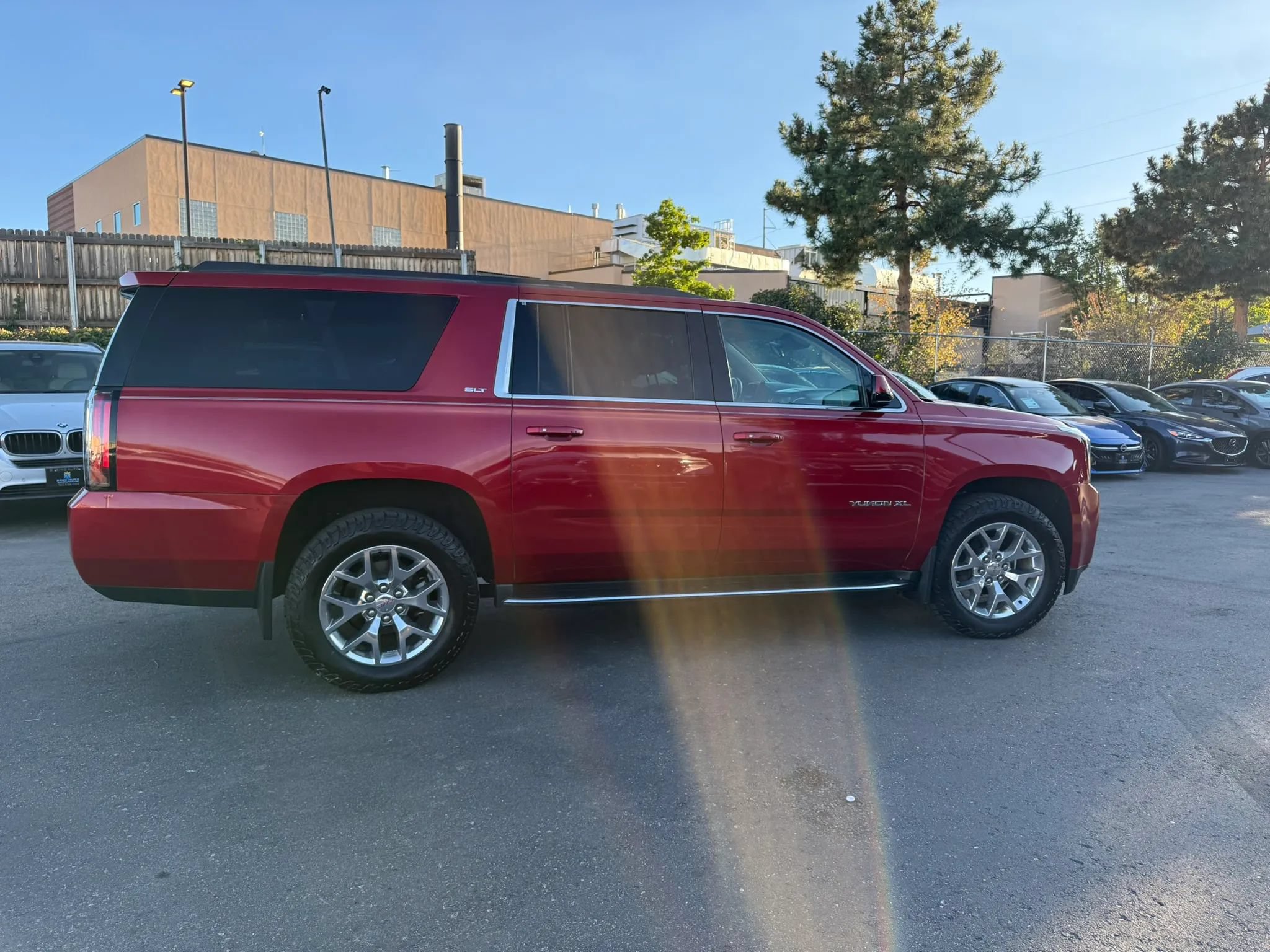 Used 2015 GMC Yukon XL SLT w/ HD Trailering Package AWD/4WD image 7