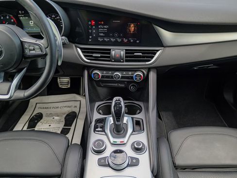Used 2023 Alfa Romeo Giulia Veloce AWD/4WD image 48