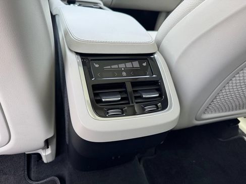 Certified 2023 Volvo XC90 B6 Plus AWD/4WD image 11