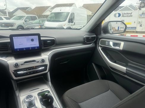 Used 2024 Ford Explorer XLT AWD/4WD image 36