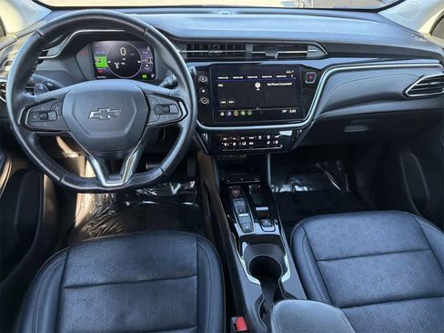 Used 2023 Chevrolet Bolt EUV LT w/ Convenience Package image 9