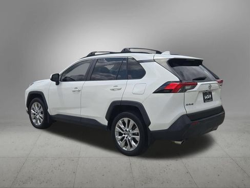 Used 2019 Toyota RAV4 XLE Premium FWD image 4