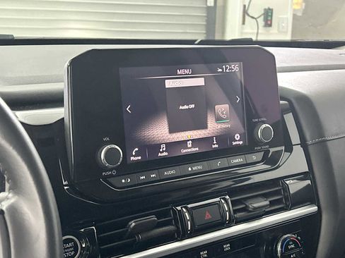 Used 2022 Nissan Pathfinder SV image 12