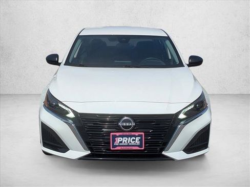 Used 2025 Nissan Altima 2.5 SV image 2