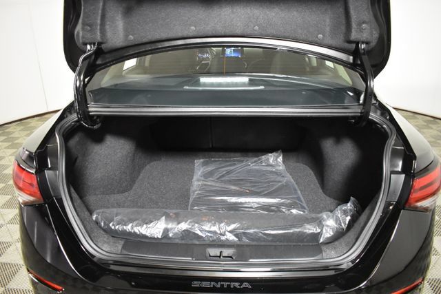 Certified 2025 Nissan Sentra SR w/ Midnight Edition FWD image 29