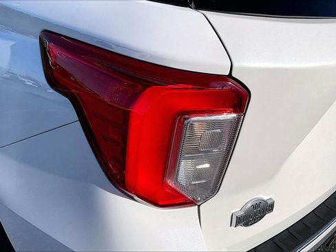 Used 2022 Ford Explorer King Ranch w/ Premium Technology Package image 33