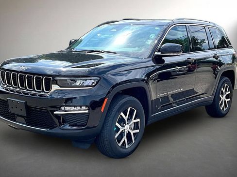 Used 2023 Jeep Grand Cherokee Limited AWD/4WD image 3