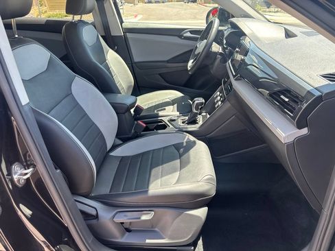 Used 2022 Volkswagen Taos SEL w/ Panoramic Sunroof Package AWD/4WD image 18