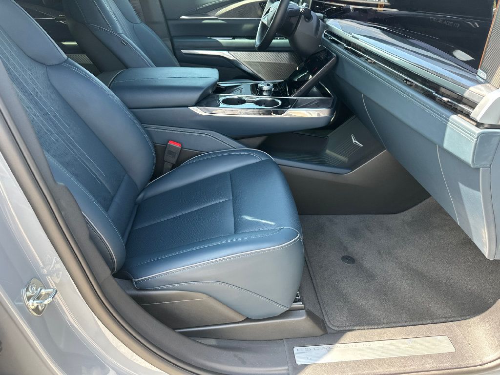 Certified 2026 Cadillac Escalade IQ Luxury 2 AWD/4WD image 13