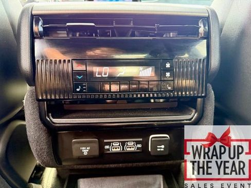 Used 2024 Jeep Wagoneer Series II image 35