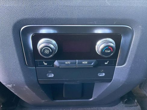 Used 2021 GMC Yukon Denali w/ Denali Premium Package image 31